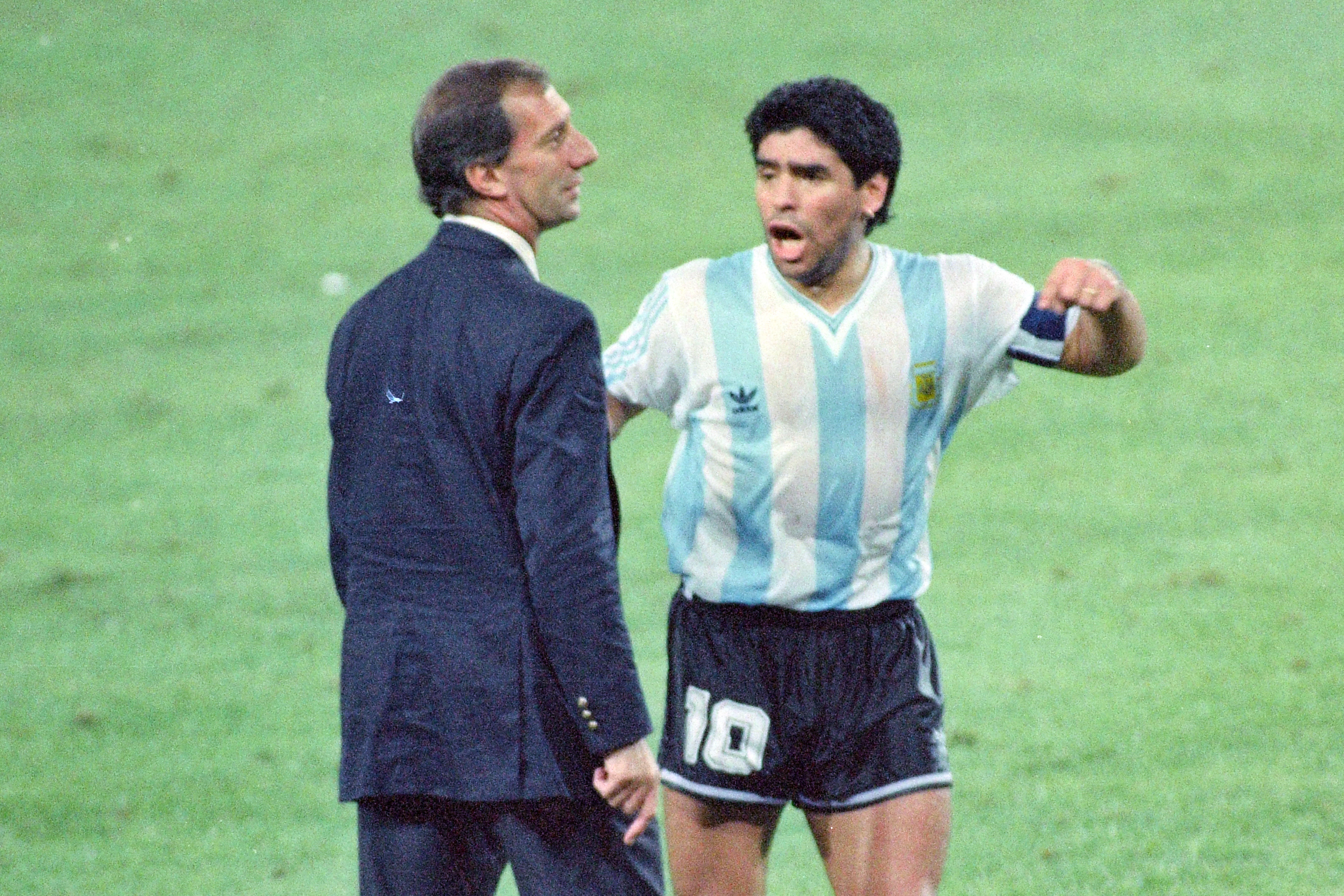 Bilardo and Maradona during the 1990 World Cup (©Etsuo Hara/Getty Images)